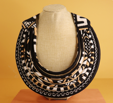 Charger l'image dans la galerie, Collier SANDAGA - Multi-Rangs Rigide - Tissu Pagne Wax | Collection Rosélie