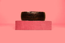 Charger l'image dans la galerie, Bracelet manchette cuir python marron femme BANDIA Shayza